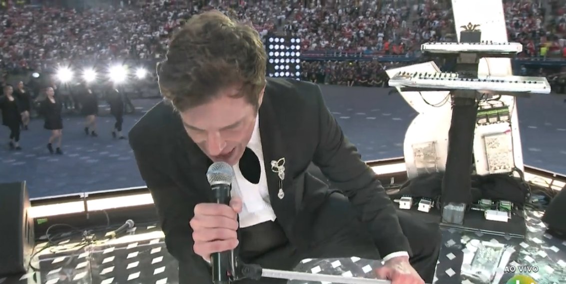 balotaromantico's tweet photo. quem não gosta de the killers não tem bom gosto musical https://t.co/8Dx4qSfWgr