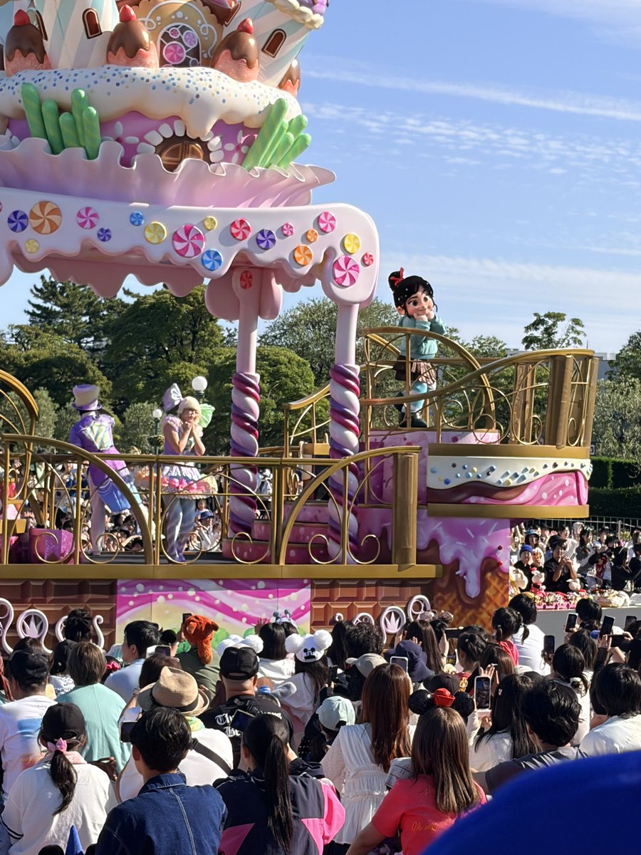 hyuma_doi's tweet photo. 今日は人生初ディズニーランドでした🏰🐭👑

好きな作品はあるけどディズニー全部が好きってわけではなかったからこれまで行ってなかったけど、単推しが箱推しになっていくような感覚もあって、これからもっとたくさん知っていくのが楽しみだ(ง  ᵕωᵕ)ว♪ https://t.co/Hl4lWwKlvM