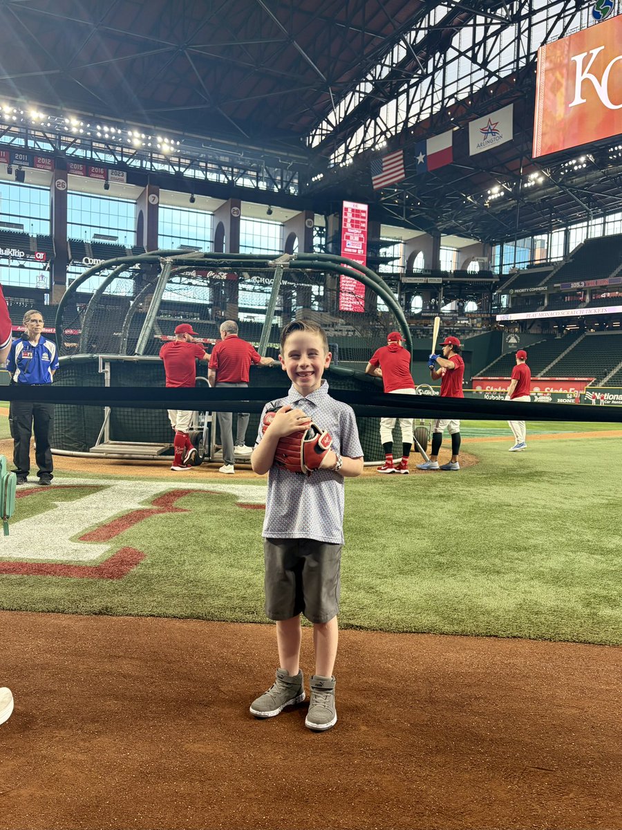 SteveKent34's tweet photo. My son doesn’t know how lucky he is that I stayed in touch with so many former teammates! There are three guys on the Royals coaching staff that I played with at some point. Man! It’s great to talk baseball with baseball dudes! https://t.co/QDGedAndnk