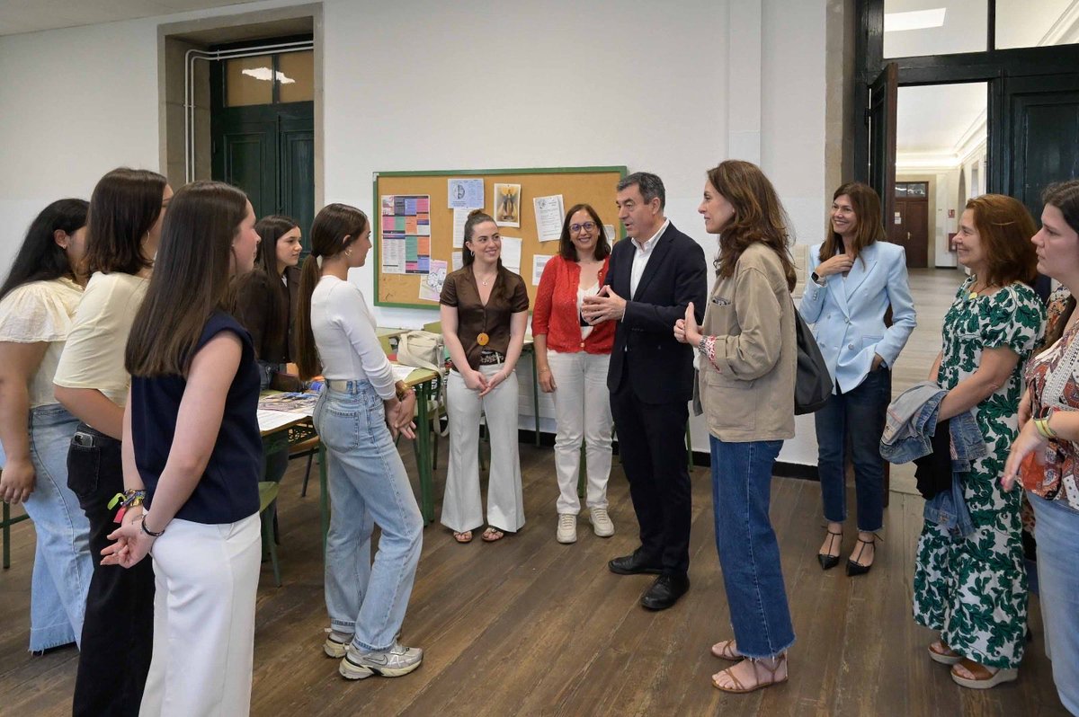RomanLalin's tweet photo. Enorme nivel na I Liga Escolar de Debate!

O premio vai para o IES Saturnino Montojo de Ferrol, pero abofé que todos podían ser campións. Parabéns tamén ao Xulián Magariños de Negreira e aos 13 centros participantes

Debater é aprender a escoitar, argumentar e defender ideas https://t.co/xdLjiRJO5U