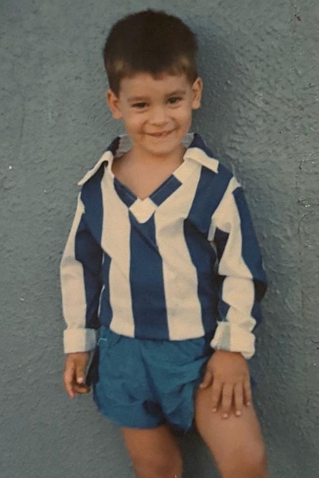 CFTalavera's tweet photo. Hoy se retira uno de los futbolistas más importantes que ha dado nuestra ciudad.

Desde sus inicios en la cantera del Talavera C.F. hasta convertirse en leyenda del Villarreal CF y campeón de la Europa League, Manu Trigueros ha llevado siempre el nombre de Talavera con orgullo,humildad y trabajo.

Gracias por tu ejemplo dentro y fuera del campo. Enhorabuena por una carrera extraordinaria y mucha suerte en esta nueva etapa, @Trigueros17 💙