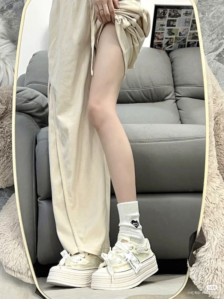 DudeLetsStarve's tweet photo. slender calves boney knees tiny tiny tiny tiny 

so sick of the " calves for days " + the " your legs are so strong" STFU I WANNA BE THIS https://t.co/BJBZYqbwid