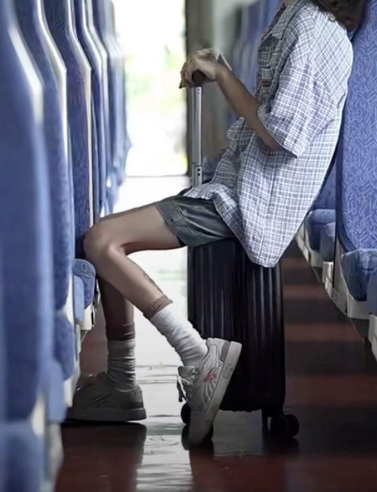 DudeLetsStarve's tweet photo. slender calves boney knees tiny tiny tiny tiny 

so sick of the " calves for days " + the " your legs are so strong" STFU I WANNA BE THIS https://t.co/BJBZYqbwid