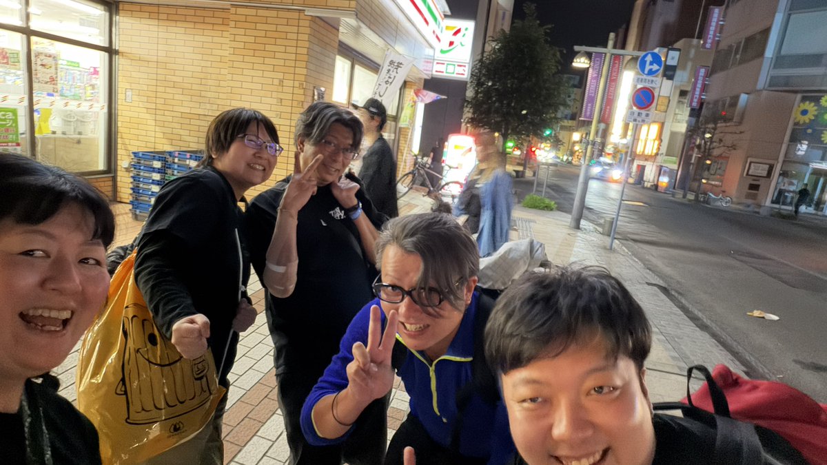 djchie's tweet photo. 盛岡FIGHT BACK Day1
岩手・東北のライブハウスで会ってるみんなとばったりコンビニで会うという🤣
マジで現地の通信環境が芳しくなくアップ等してないけど
明日のDay2でお会いてお話しましょう✨ https://t.co/DTTStjr321
