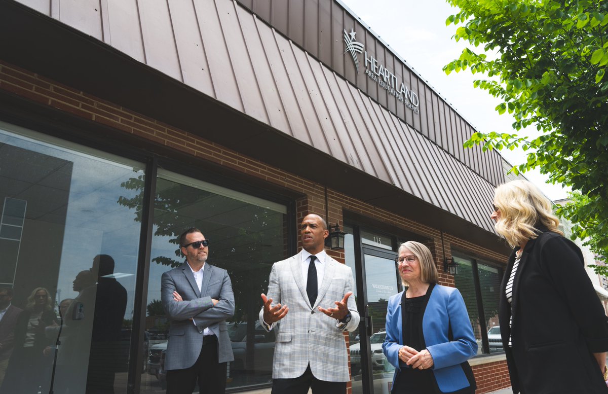 SecretaryTurner's tweet photo. Main Street is the epicenter of our local communities. A place to work, shop, and live.

With @RepMMM, I toured Indianola Main Street, which has spurred new economic development while preserving the spirit of the community. https://t.co/kamMmxp47j