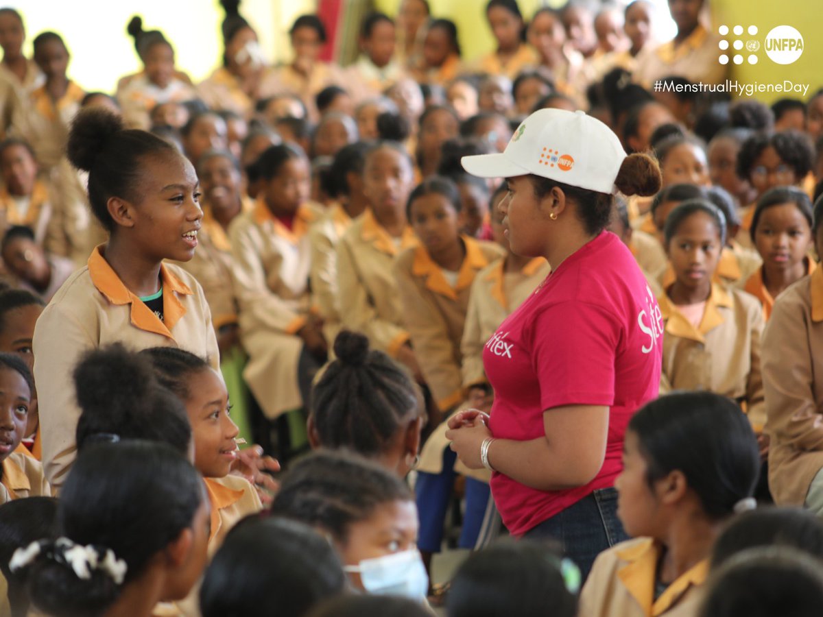 UNFPAMadagascar's tweet photo. A #PeriodFriendlyWorld starts with each of us.
Families, educators, health workers &amp; employers all have a role to play in :

✅ Breaking taboos
✅ Ensuring access to safe menstrual products &amp; sanitation
✅ Promoting dignity &amp; well-being for all

Let's act together ! https://t.co/joiHCuc6ys