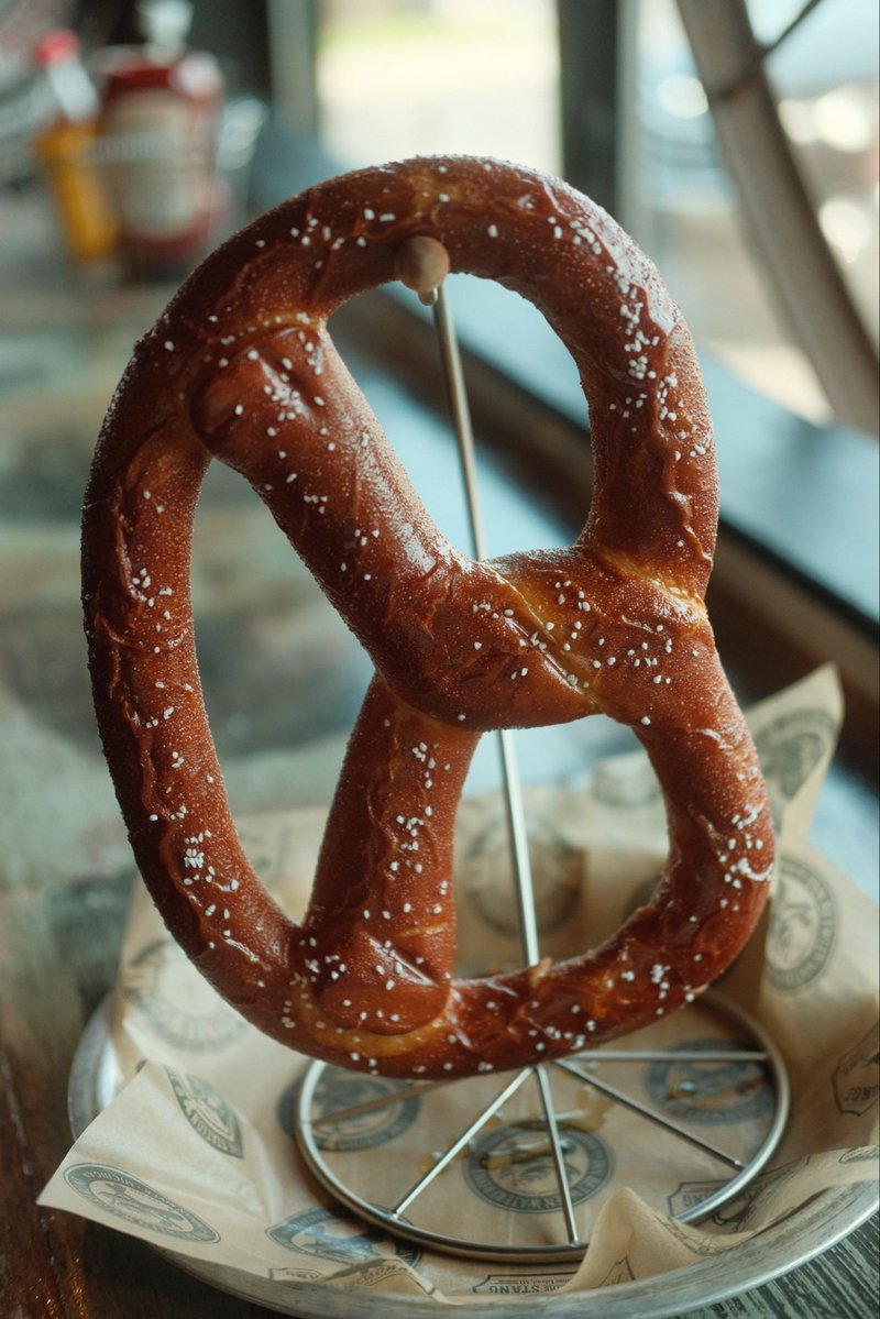 RustedSpoke's tweet photo. Saturday, at the Spoke 🍹🍺🥨 https://t.co/5NBjvFDeUi