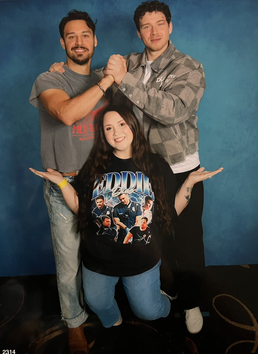 buddieskitchen2's tweet photo. I hope you all know I manhandled them into this pose 😏🤣 https://t.co/X6LYVoQMTP