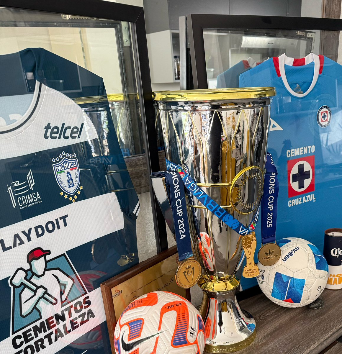 proferubens's tweet photo. Hoy se juega la final de la CONCACHAMPION 2026. Tuve la oportunidad de participar en la obtención de las dos ediciones anteriores 2024 Pachuca 2025 Cruz Azul. Me da mucho gusto que se le dé valor a esta competición que clasifica además de ser el mejor de estas latitudes al MUNDIAL de CLUBES 2029. Éxitos tanto para Toluca como para Tigres.