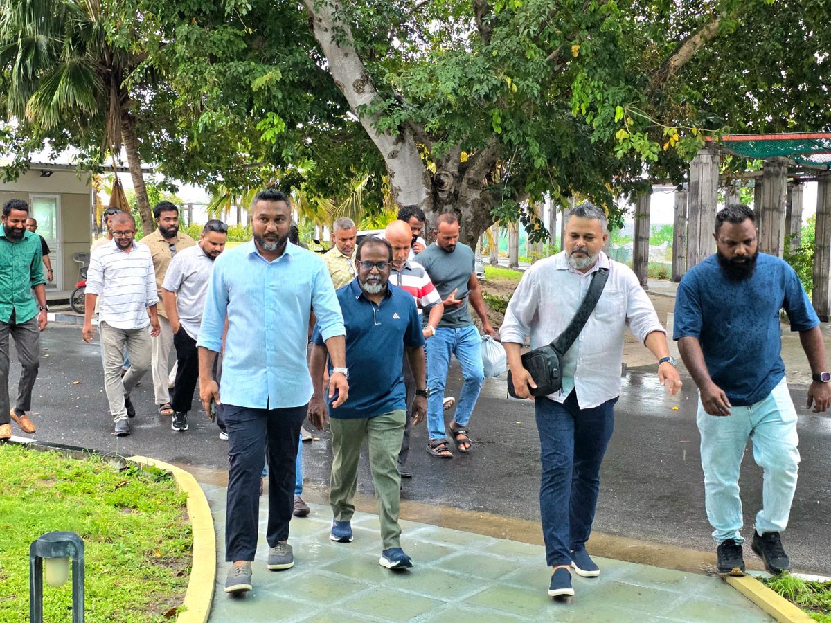 Gadhdhoo_rado's tweet photo. 📍ހިތަދޫ އުތުރު ދާއިރާ ބައި-އިލެކްޝަން

   ކޮންގްރެސް ޕާޓީގެ  ކެންޑިޑޭޓް އަހުމަދު ސަޢިދު (ސޮޑާ) ގެ ކެމްޕެއިންއަށް އައްޑޫސިޓީއަށް ކުރެއްވި ދަތުރުފުޅަށްފަހު ޕާޓީގެ ލީޑާރޝިޕްގެ ބޭފުޅުން މާލެ ފުރާވަޑައިގަތުން

@AbdhullahRafiu
@Shiyamaldives
@MPMohdIsmail
#VotePNC 
#AsluMeeha 
#Dhivehingeraajje
#HithadhooUthuru