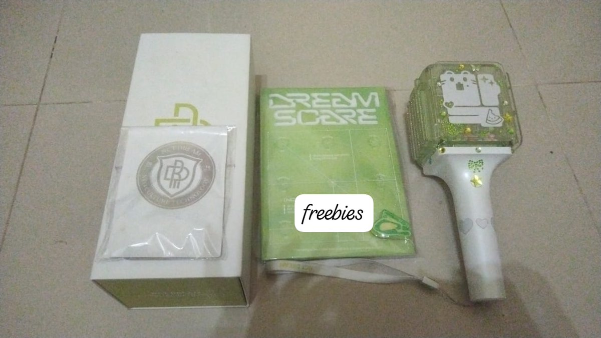 morkliii0's tweet photo. ‼️WTS CEPAT‼️
Lightstick Nct Dream V2
Rp.721.000 (Inc pack + admin shopee)
Rp.550.000 (Cod sekitar surabaya)
KEKURANGAN
1. -Sticker nama nct 
2. -busa dalam box sebagian ada yg sobek tapi tetep nempel
3. -box dalam ada lecet dikit
cek di komen ⬇️⬇️ #zonauangㅤ https://t.co/qoiOrrxlMX