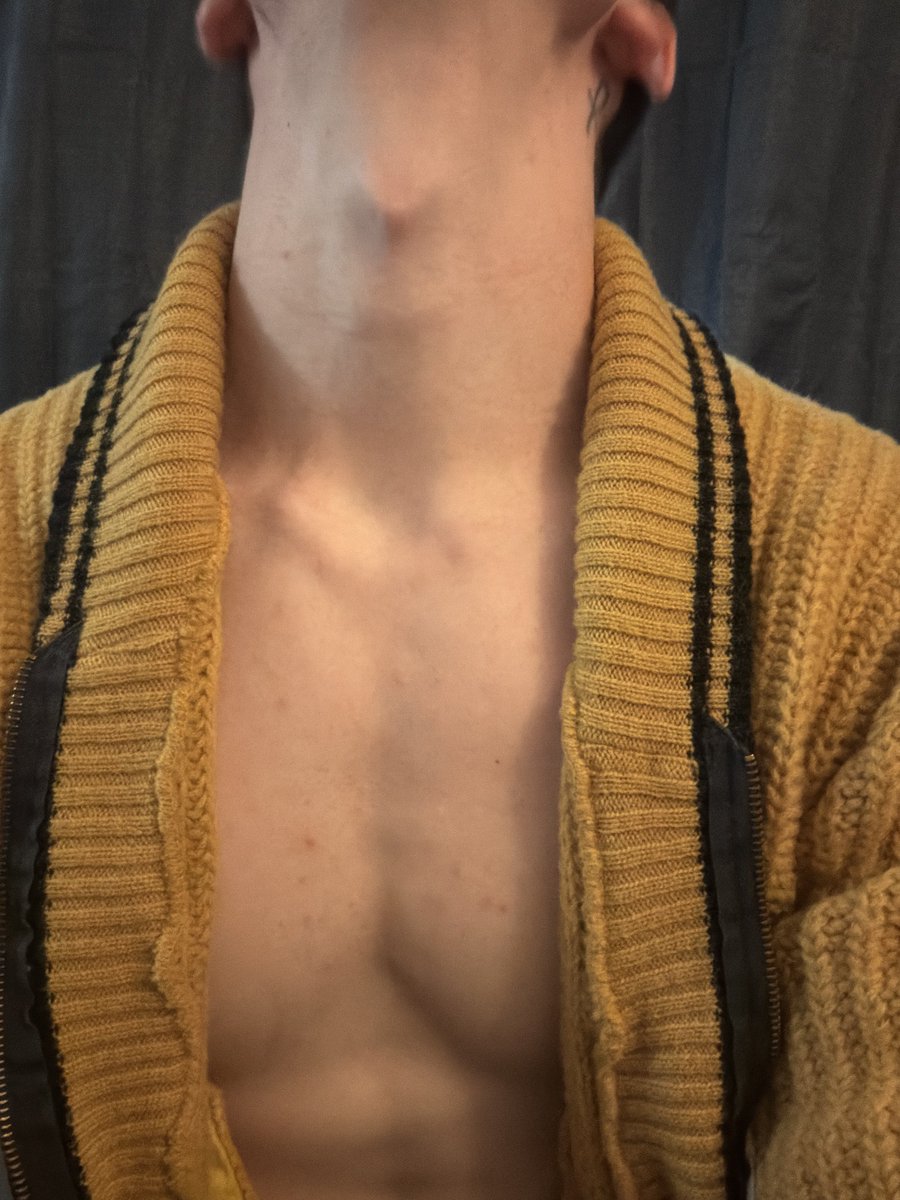 whereishefl's tweet photo. This is my chest waking up in the morning ima go live at 1pm est and finish at 4pm and have another one late night for the more intimate moments I’m known for fostering :) https://t.co/zZuSvGk5oU