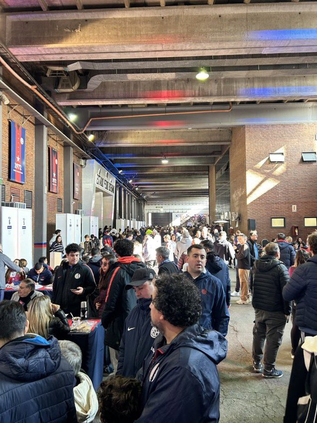 DitoroPedro's tweet photo. Ya votaron más de 3300 socios en @SanLorenzo, la gente decidiendo el futuro del club! 

¡Vamos Ciclón! 🗳️💙❤️ https://t.co/9JuPf2ZojK