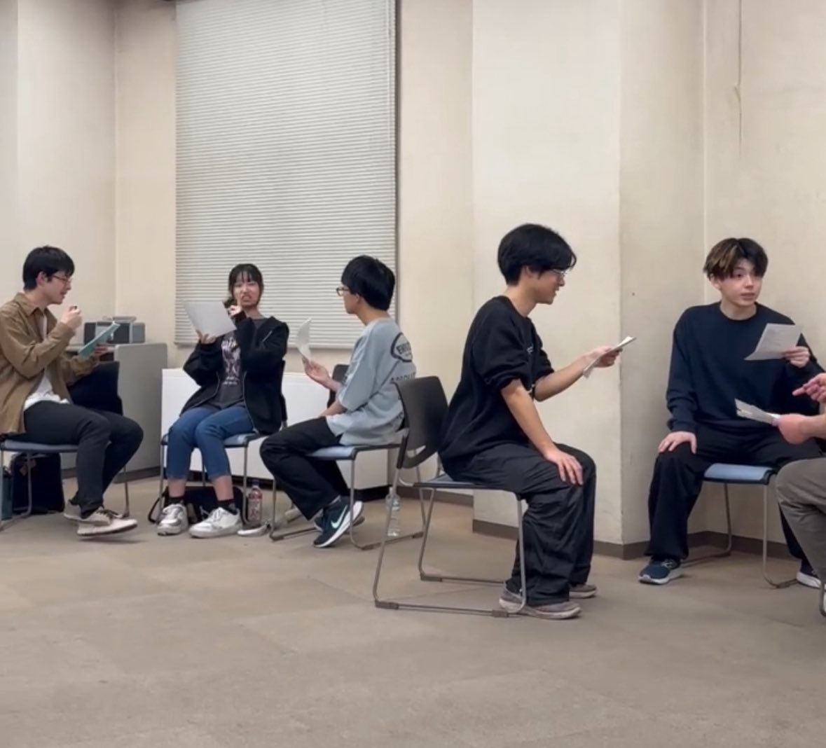 nagarabbit's tweet photo. ＼ 名古屋で演劇WS開催しました　／

名古屋で8月にカフェ公演を開催すべく、出演者オーディションも兼ねて演劇ワークショップ実施しまして🕺

5月中に3日間、全5コマというみっちり内容でしたが、どの回も盛り上がり良かった良かった☺️

次回公演も素敵なメンバーでお届けできそうです😎✨ https://t.co/orXNmZl01t