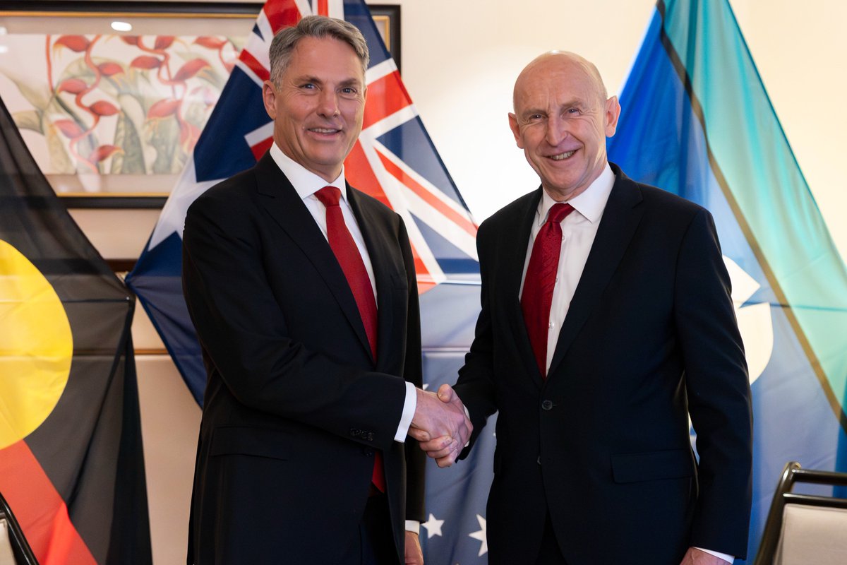 DefenceHQ's tweet photo. Euro-Atlantic security and Indo-Pacific security are indivisible. 

This weekend the Defence Secretary @JohnHealey_MP has been meeting partners from across the Indo-Pacific, as part of the Shangri-La Dialogue.

Together, we are working to ensure the stability of this vital region.