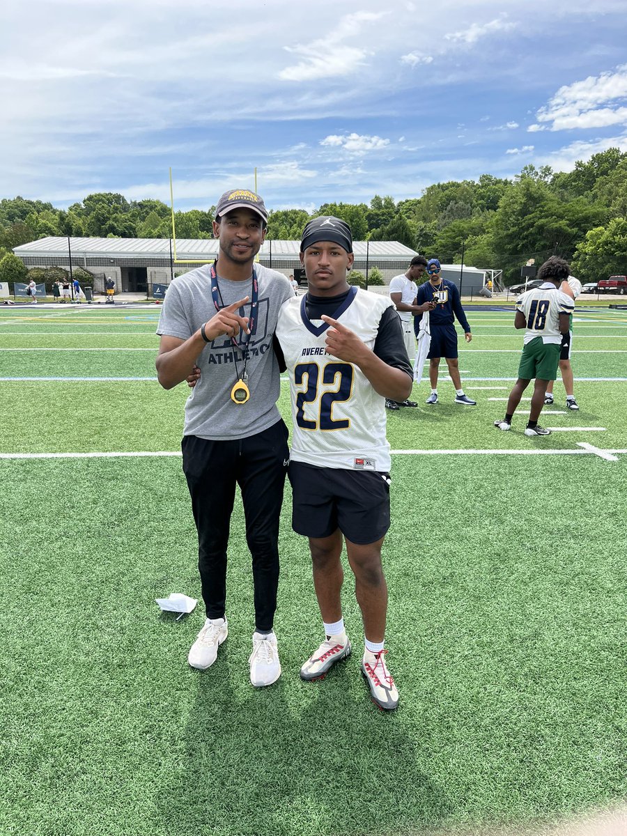 Knore9Hunt's tweet photo. #AGTG Blessed to receive my first offer from Averett University, Had a great time! @CoachBaldwin22 @CoachLovelaceJ @ECGlassFB @PrepRedzoneVA @TP_recruiting @SidelinePreps @CoachBA1010 @WillVapreps @CoachJ_5 @ChanceRollins3 https://t.co/PlqNzZsSwu