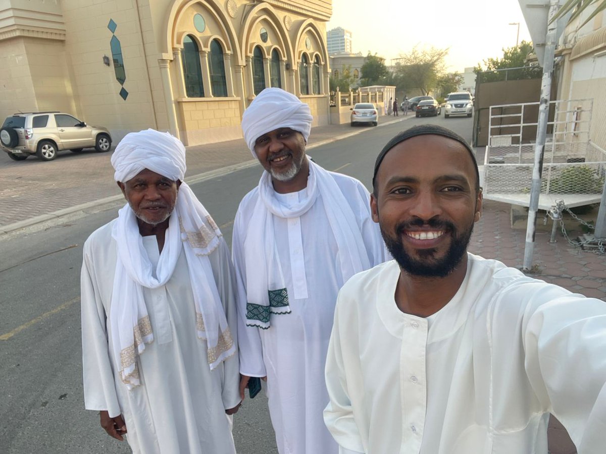 mo_altraifi's tweet photo. أخيرا .. وبعد سنوات من الشتات .. عيد ولا أحلى .. مع الأسرة .. ووسط الأهل ..الحمد لله حتى يبلغ الحمد منتهاه .. ولعن الله الحروب أينما كانت .. 
#عيدالاضحي https://t.co/spl61gtcPz