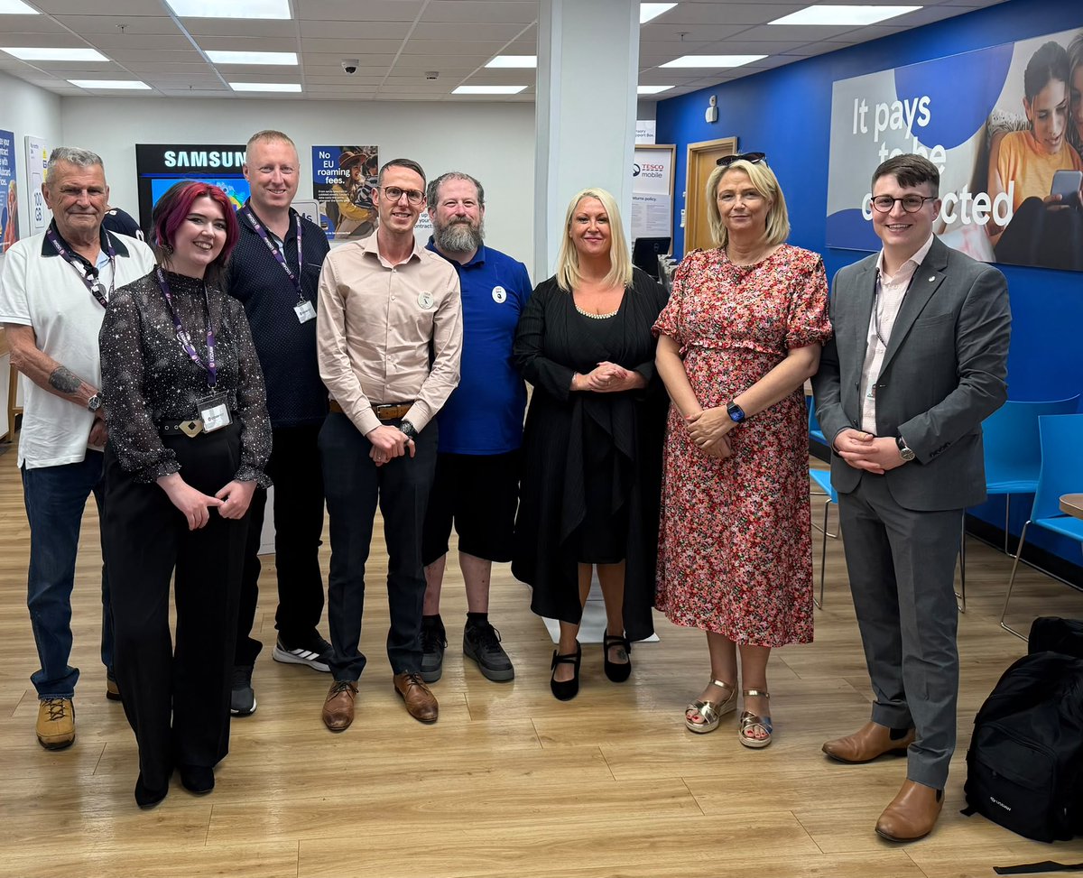 UsdawUnion's tweet photo. 👀 General Secretary Joanne Thomas and President Jane Jones joined Area Organiser George Fry for a visit to Tesco in Exeter to meet our hard-working reps John West, Jo Hale, Robert Coade, David Kerry and store manager Liam Moscato. Keep up the good work! 🤝 https://t.co/6luxOc9B43
