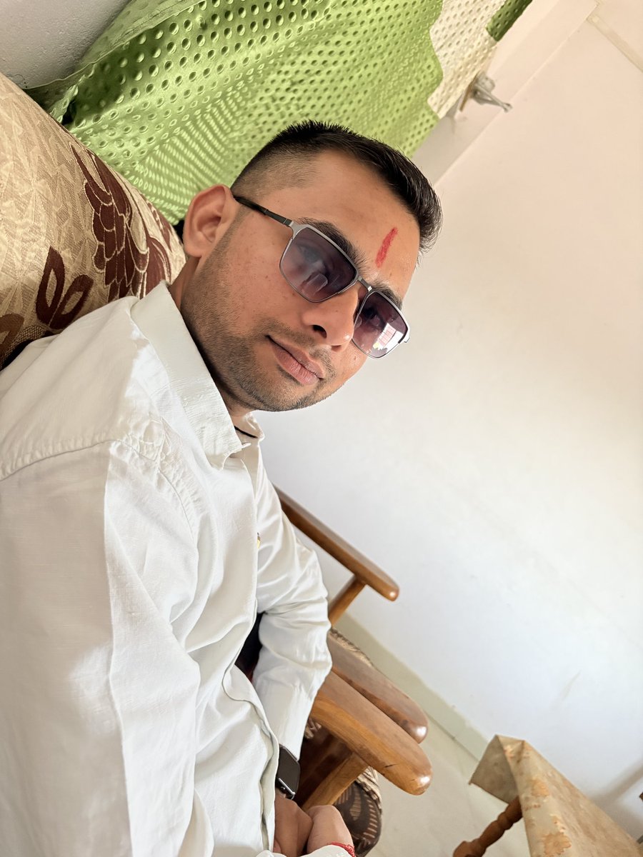 Amriteshdwived6's tweet photo. जब लोग तारीफ करें तो उसमें झूठ खोजिए, अगर आलोचना करें तो उसमें सच की तलाश कीजिए! https://t.co/66Y94xSGiQ