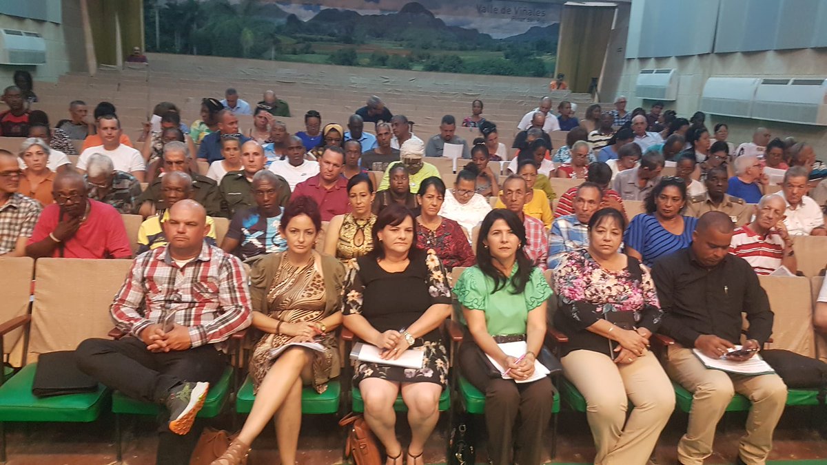 PinarOnei's tweet photo. En #PinardelRío se efectuó la XXX Sesión Ordinaria de la Asamblea Municipal del #PoderPopular.
Rinden  cuenta los Diputados a la Asamblea Nacional sobre el cumplimiento de sus funciones.
Yamile Ramos Cordero,
Abel Prieto Jiménez
Osmani Azcuy Herrera. https://t.co/ipFanaXi8a