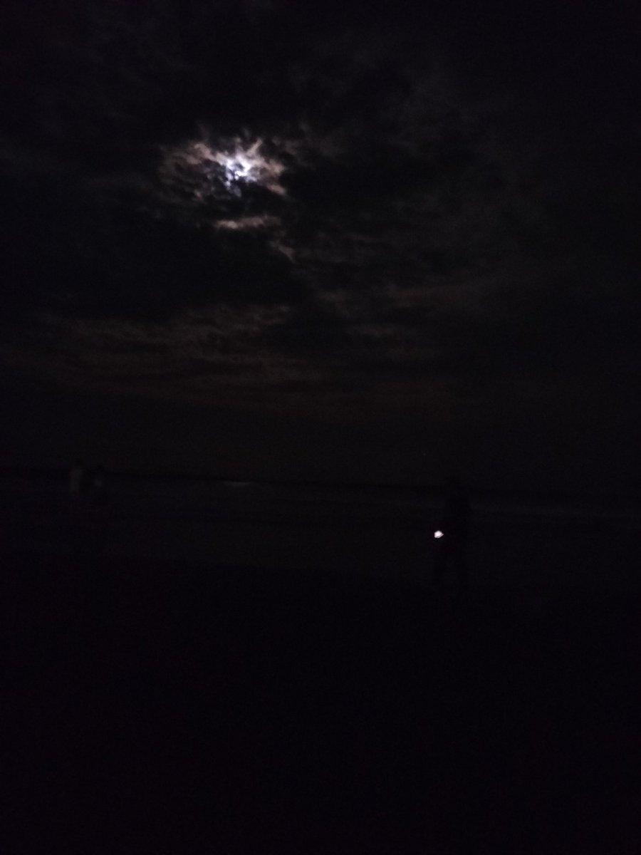 NqsAo's tweet photo. 夜の海って不思議 https://t.co/Wfs2SRyBZi