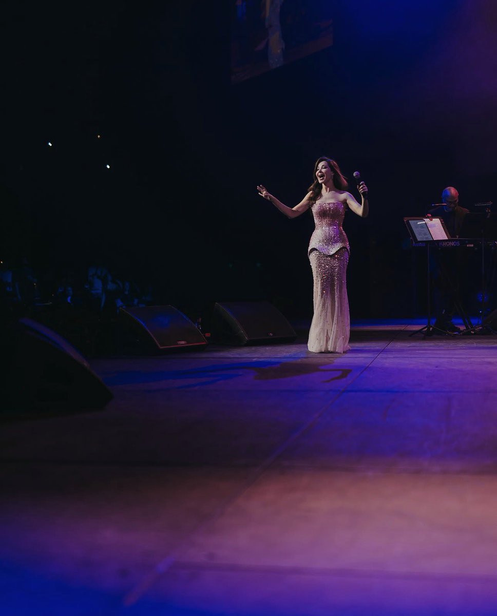 HobbakSaffaw's tweet photo. اللي ناوي يعمل تور قريبًا يلغيه افضل او يغير اسمُه ..
لانه متل #Nancy11WorldTour لا صار ولا حيصير بتاريخ الفن العربي الا مع اللي سوته لاول مرة وبس 👸
نانسي قدرت تجمع بحفلتين باستراليا اكثر من 15 الف متفرج لفنها وسحرها اللي ما الُه مثيل 🩷
هالشي اللي ما حدا بقدر عليه غير هالملكة! https://t.co/RhRk70hCLx