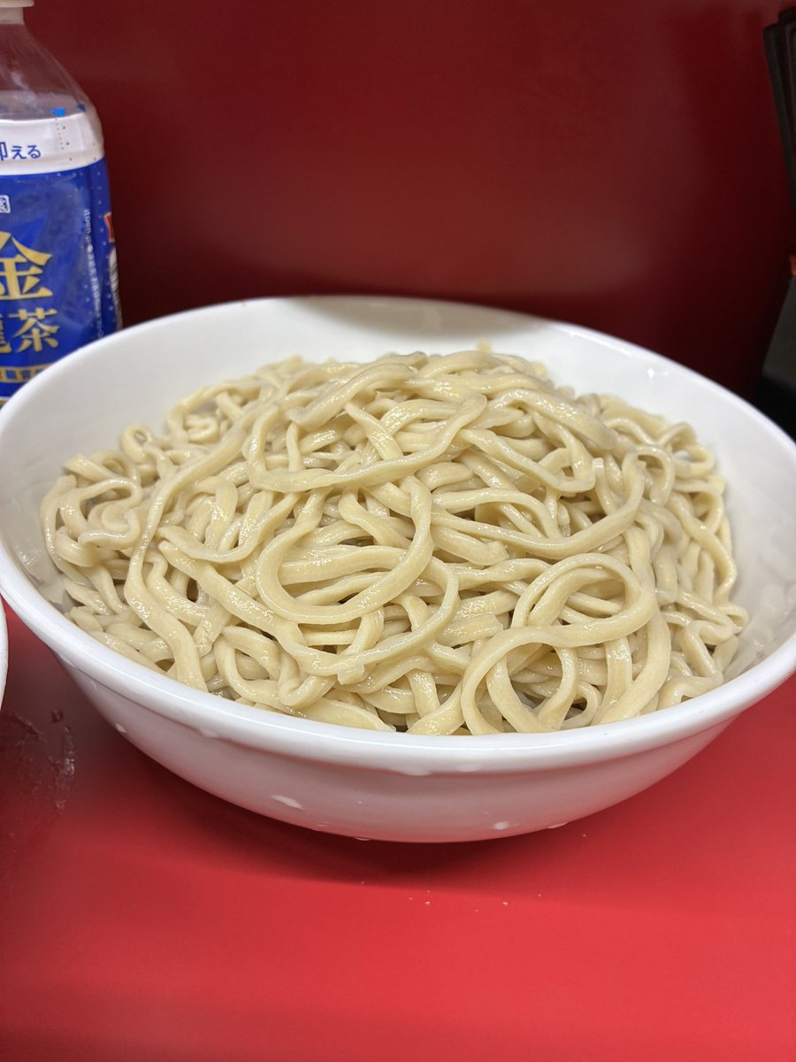 KamoshiJ26's tweet photo. ラーメン二郎湘南藤沢

大ラーメン、つけ麺、とり野菜みそタマネギ生姜🫚豚チゲ🐖🌶️、大蒜、野菜少な目

ノーマルつけ麺から、豚チゲをオンざ麺、野菜みそをスープへ
全てが美味すぎでした。

本日も美味しい一杯ご馳走様でした😋😋😋 https://t.co/Z6n7ipBf6a
