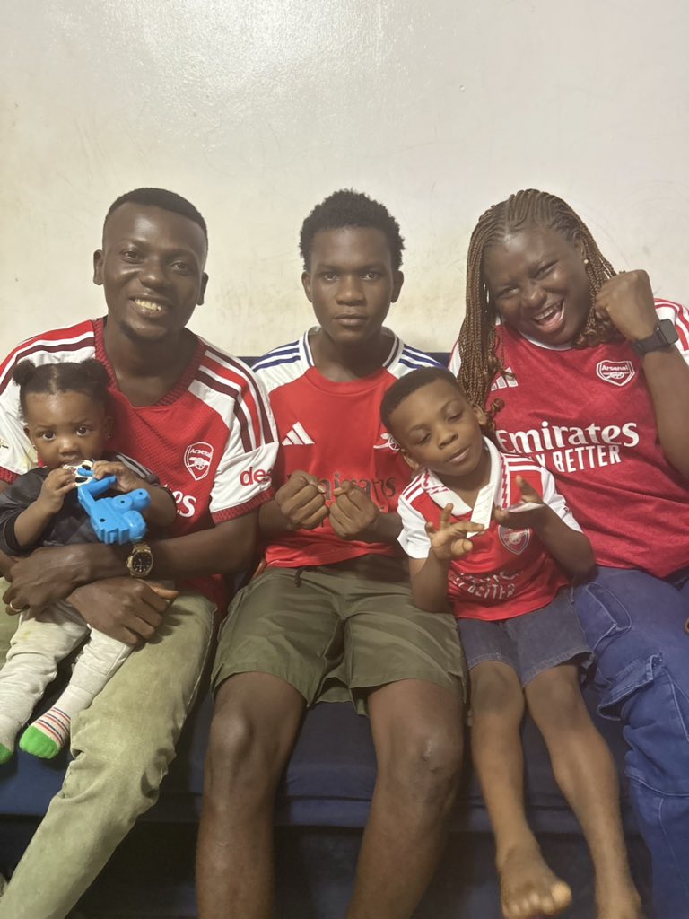 supremecee0's tweet photo. The Arsenal family. COYG ❤️💪 https://t.co/h6wYgmjJ1d