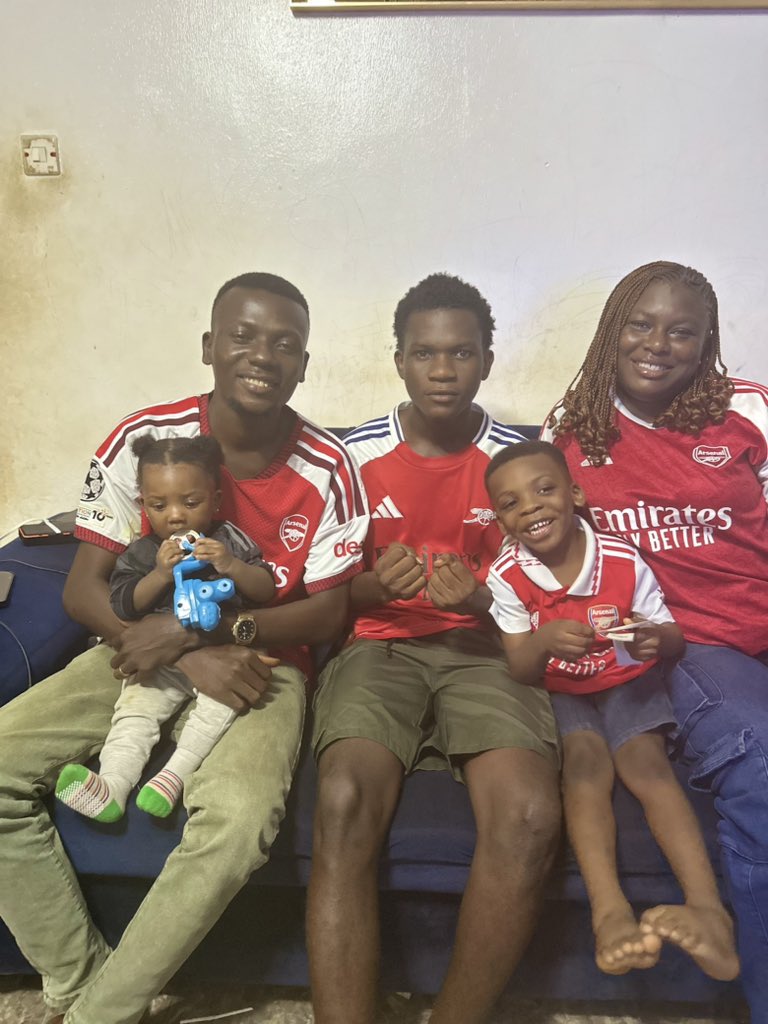 supremecee0's tweet photo. The Arsenal family. COYG ❤️💪 https://t.co/h6wYgmjJ1d