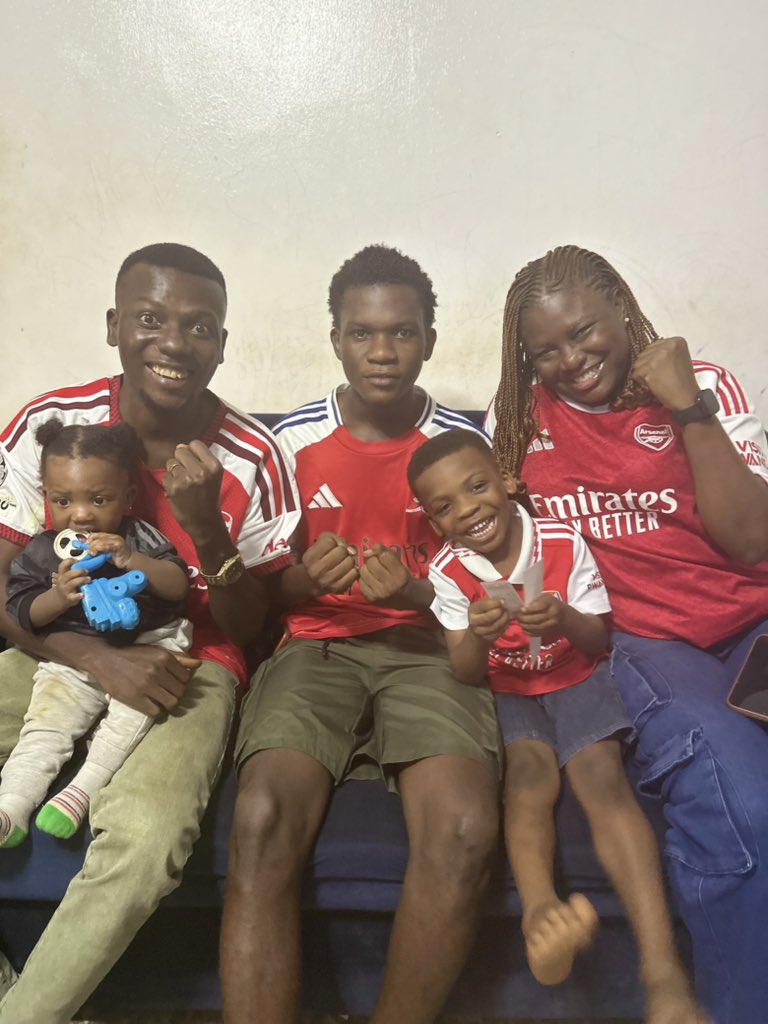 supremecee0's tweet photo. The Arsenal family. COYG ❤️💪 https://t.co/h6wYgmjJ1d
