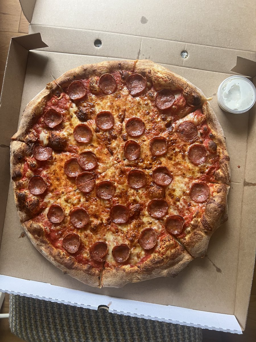 Tileatss's tweet photo. This pizza was 18 inches https://t.co/bo6SooUfgK