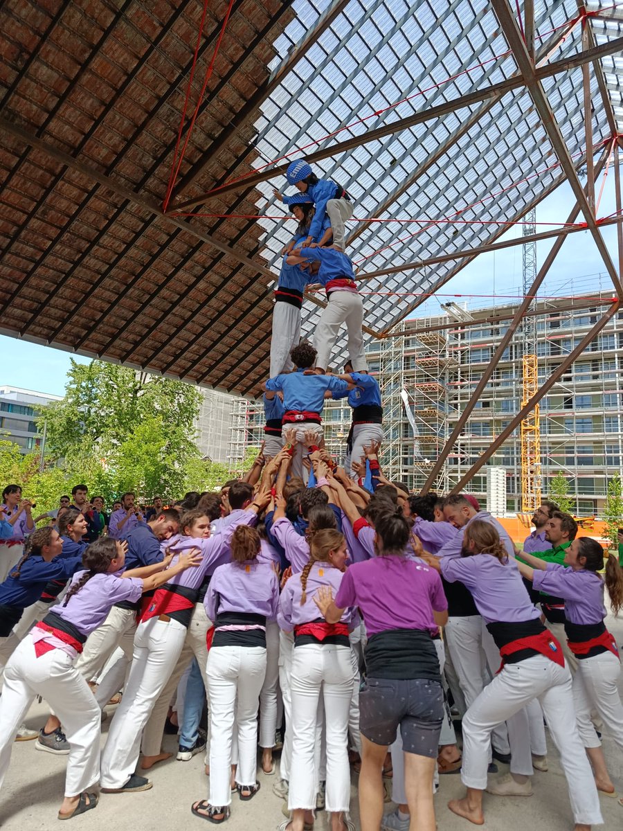 Geperuts's tweet photo. Aujourd'hui 30/05/2026 au Koch Park de Zürich (Suïsse), nous avons fait :
- pd4
- 2d5
- 3d6
- 3d5ps
- pd4ps
- pd4

Tout cela accompagnés de notre colla filleule Castellers de Zürich, et aussi des @XiquetsCPH et des @cdlausanne https://t.co/wXjkpNAh6y