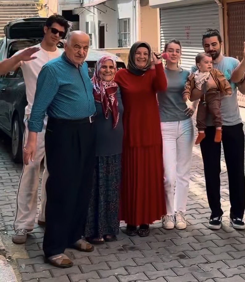 mtndka's tweet photo. aile😍❤️
#ÜlHak #HakanÇelebi #ÜlküHilalÇiftçi https://t.co/u6b9ATGGmP