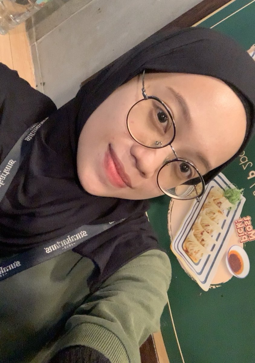0357sh's tweet photo. Fungsi tgl merahnya kalender apa bestt? Hufttt. Inpo loker soloraya yg tgl merahnya berfungsi gusy🙂‍↕️ https://t.co/6XE48NRnnV