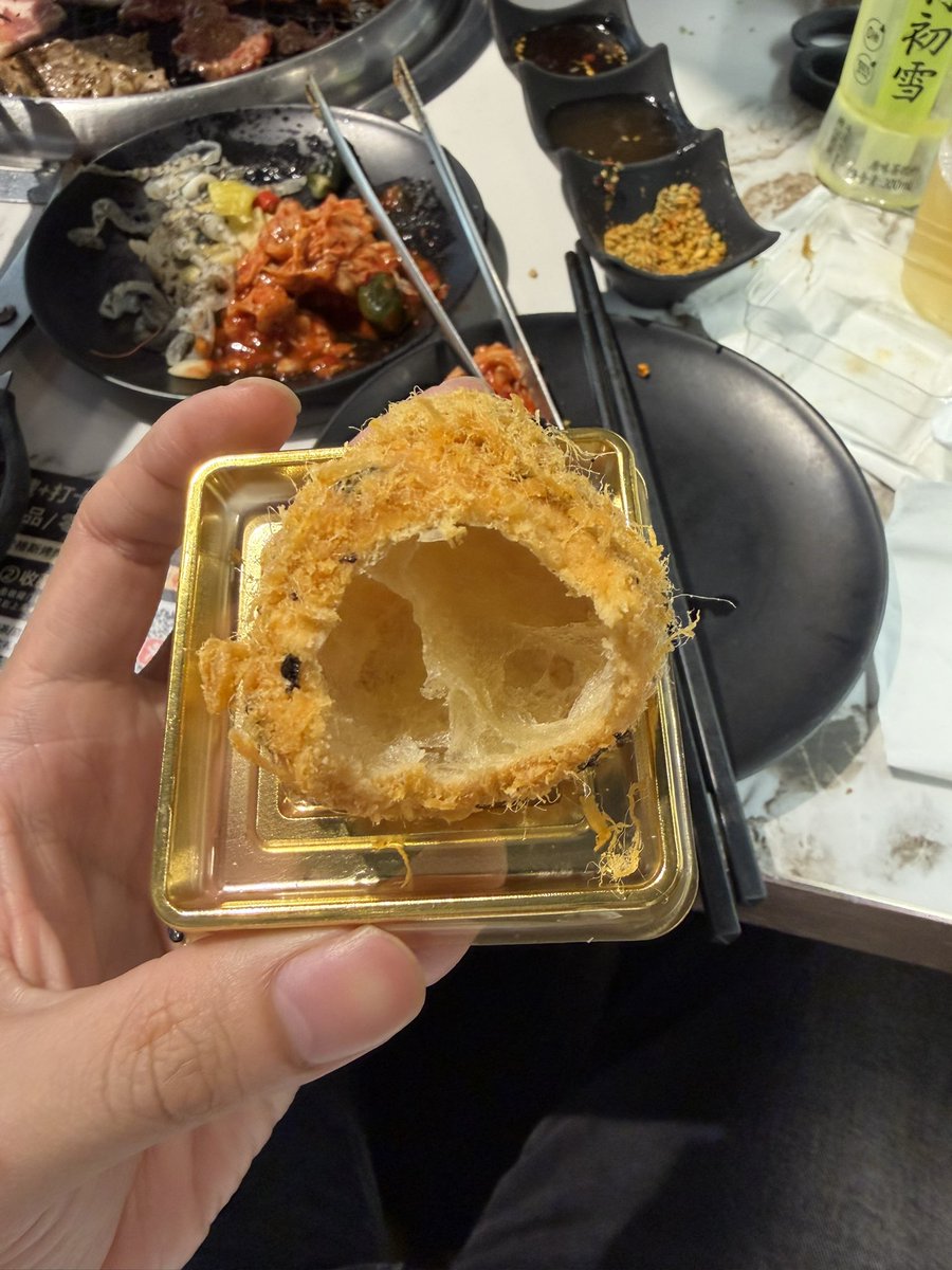 look152000's tweet photo. 这个肉松小贝是麻薯做的 https://t.co/V78NhRWYtF