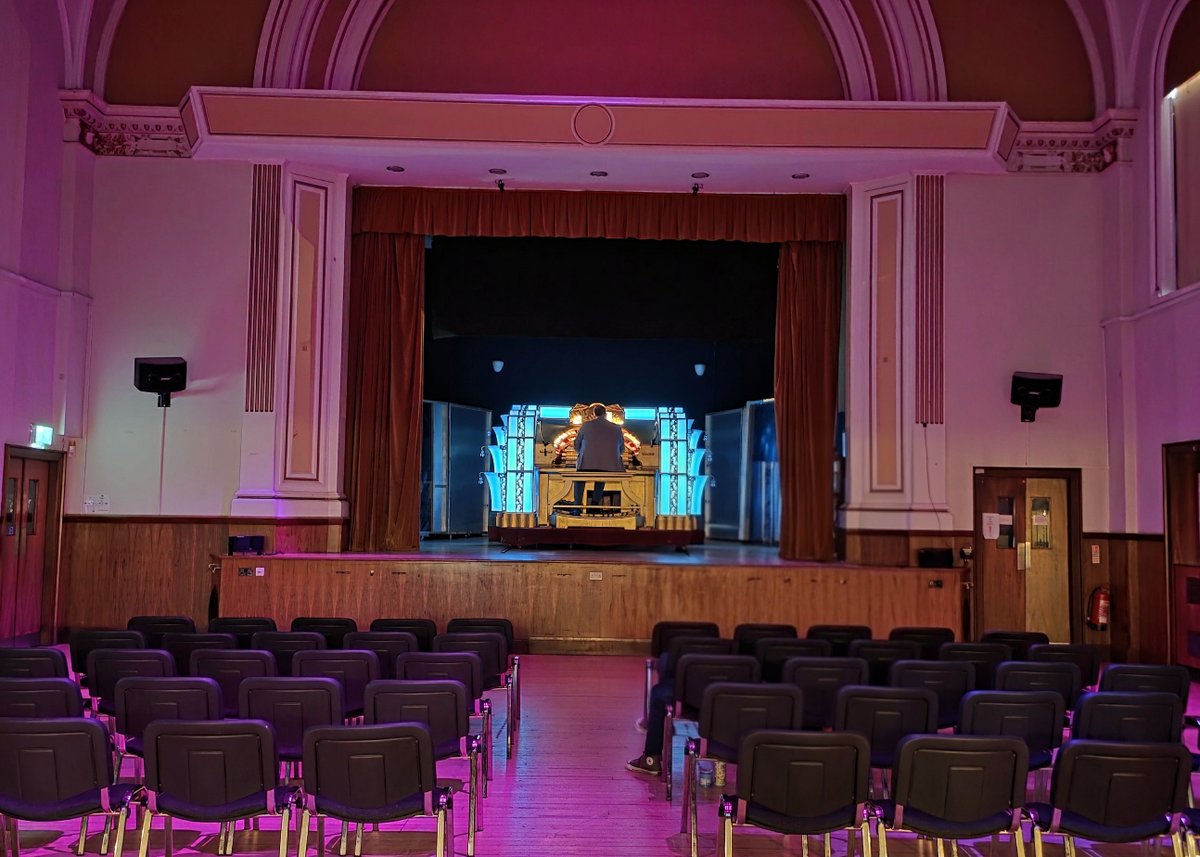 GlasNightPhoto's tweet photo. Was at Pollokshaws Burgh Halls to see a 40th anniversary showing of Highlander. Before the film was shown we had 30 minutes of the Wurlitzer organ being played https://t.co/u4r7ezZPln