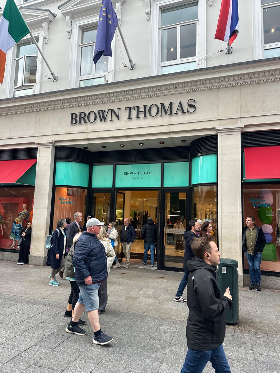 earlinagreen's tweet photo. Remembering my time in Dublin, Ireland with @WritingWorkshps : 
https://t.co/iv3wi0dN19 https://t.co/L1eIpYF0FA
