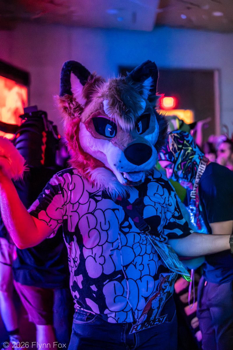 Wolff_Forrest's tweet photo. Zipper down at the fur con rave!? https://t.co/45OOhBjIbW
