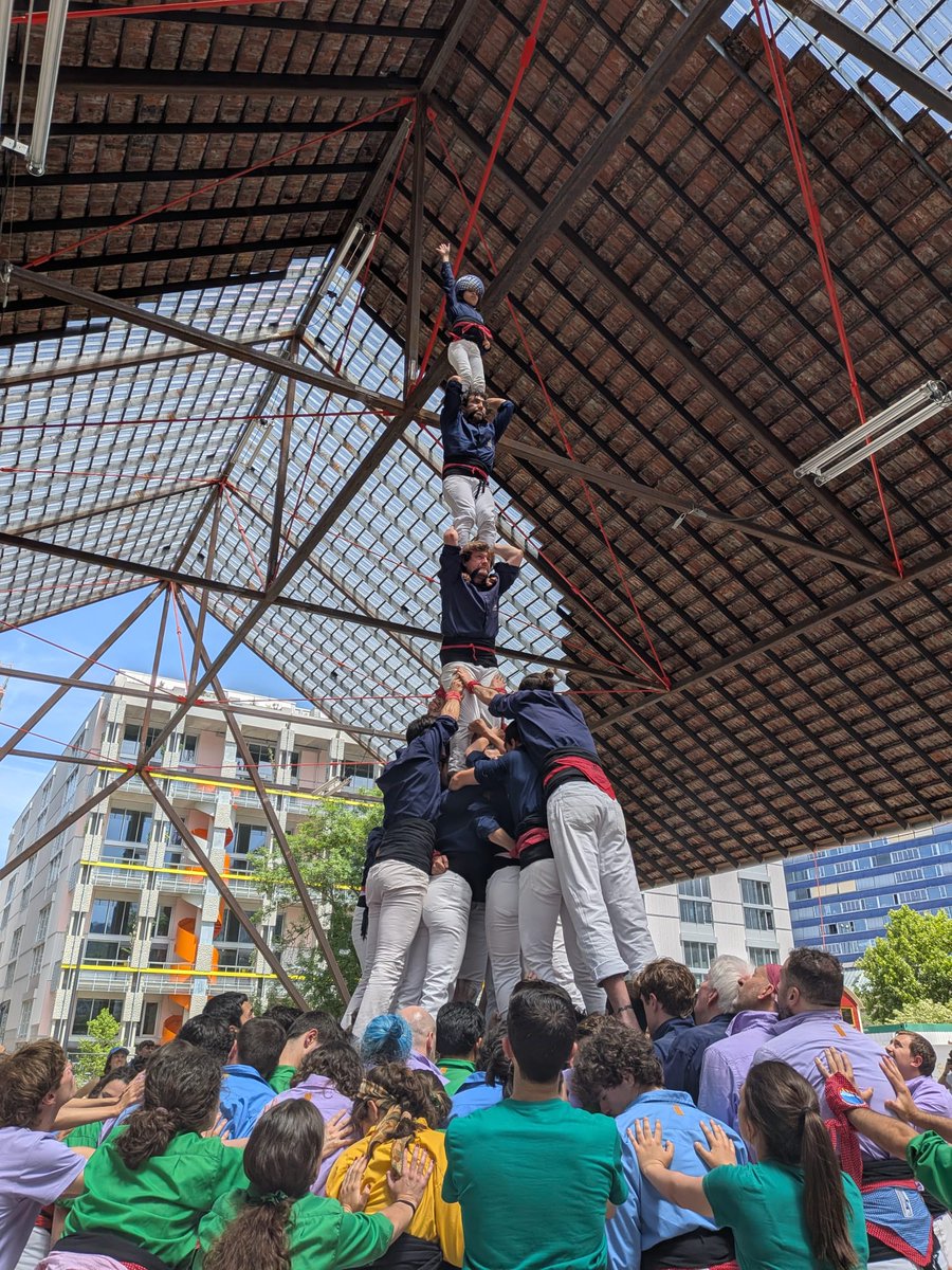 XiquetsCPH's tweet photo. In the round of pilars, we have completed our first ever pd5f.

Thanks to all the help in the pinyes from our amazing friends #CastellersdeZurich, @Geperuts and @cdlausanne 😍💙 https://t.co/WeHWdfnR0S