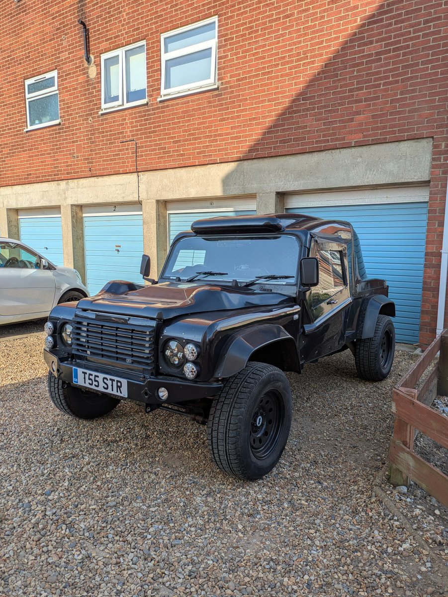 MaximumAttackDT's tweet photo. This person in north Norfolk is ready should he need to do a rally raid 😆
#MaximumAttack #WRC #LandRover #offroad https://t.co/auj0lN86YW