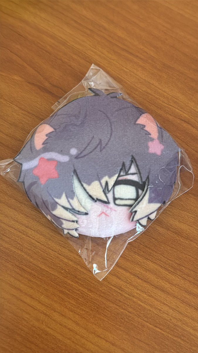 000yu3_'s tweet photo. I LOVE THIS LITTLE TOWA PIN https://t.co/jzfeaUtEPX