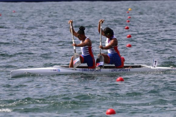 PrensaGtmo's tweet photo. 🇨🇺🛶Las canoístas Yarisleidis Cirilo y Yinnolis Franchesca parten este sábado hacia 🇨🇴 Colombia para cumplir una base de entrenamiento hasta el 21 de junio, con la mira puesta en los Juegos Centroamericanos y del Caribe Santo Domingo 2026 y la Copa del Mundo en Montreal, Canadá https://t.co/o3CPN9kfht