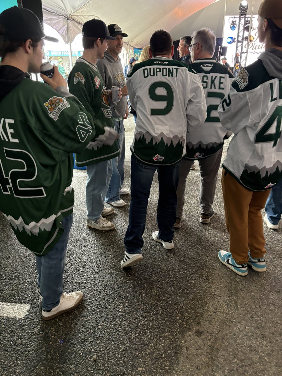 Jibs10's tweet photo. The Memorial Cup is such a great event. A big party celebrating Junior hockey with fans from all over the CHL https://t.co/rYXUAwyQTq