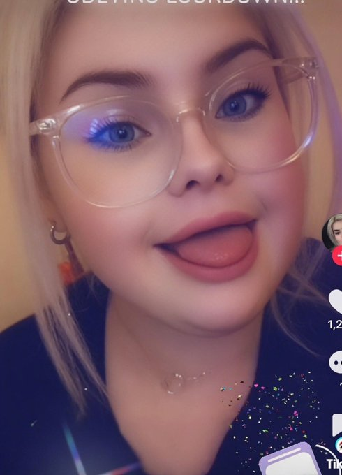 JoniMcCormackX's tweet photo. She is not a feminist. She has down syndrome. Be nice! https://t.co/SLBtcnAhSD