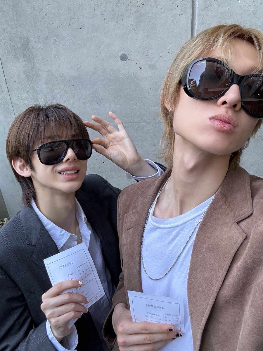 _mujucoer's tweet photo. #MARTIN | ⟡ อัปเดตวีเวิร์ส ⟡

🦒: จูฮุน พูดว่า: ตอนนี้พวกเราก็เป็นผู้ใหญ่แล้วนะ

[1] https://t.co/74rB3LHzIB