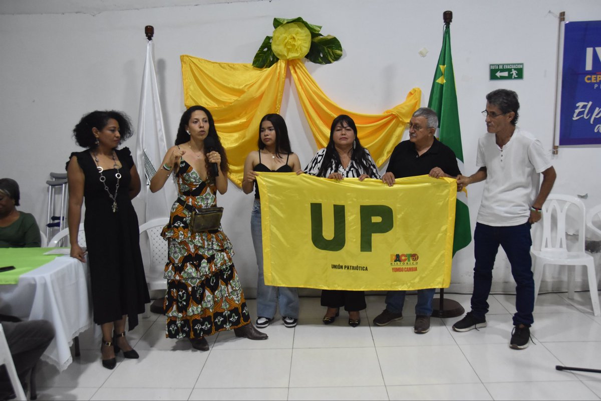 GildardoSilvaPH's tweet photo. Participamos en la cena conmemorativa por los 41 años de la Unión Patriótica en el municipio de Yumbo, un proyecto político que nació el 28 de mayo de 1985 como resultado de los anhelos de paz, democracia y transformación social del pueblo colombiano.

Fue un espacio de encuentro entre militantes, líderes, simpatizantes y juventudes, quienes compartimos una jornada cargada de memoria, reflexión y compromiso. A través de expresiones culturales y artísticas, recordamos la historia de resistencia de la Unión Patriótica, sus luchas, sus conquistas y el legado de quienes entregaron su vida por la construcción de un país más justo.

Durante la conmemoración también se desarrolló un acto simbólico protagonizado por las y los jóvenes, reafirmando la importancia de la renovación generacional y el relevo político dentro de este proyecto colectivo. Su participación demuestra que la esperanza sigue viva y que las nuevas generaciones continúan encontrando en la Unión Patriótica un espacio para organizarse, soñar y transformar la realidad.

Desde Yumbo, reafirmamos nuestro compromiso con la memoria, la verdad y la participación política como herramientas fundamentales para la construcción de una sociedad más democrática e incluyente. A pesar de la persecución, del genocidio político que intentó borrar nuestra historia y de las dificultades que hemos enfrentado como organización, la Unión Patriótica sigue en pie de lucha. Hoy, más de cuatro décadas después de su nacimiento, continúa sembrando esperanza, convocando voluntades y despertando la simpatía y el compromiso de las juventudes que se suman a este proceso de memoria, dignidad y construcción de futuro.

#UniónPatriótica #41AñosUP #MemoriaYResistencia #JuventudesUP