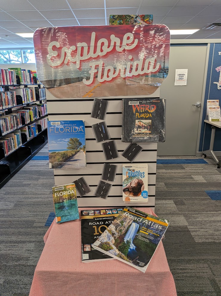 SarahAllenBooks's tweet photo. Just a few #library displays I've done lately that I'm proud of 😊 https://t.co/PPErONYTjb