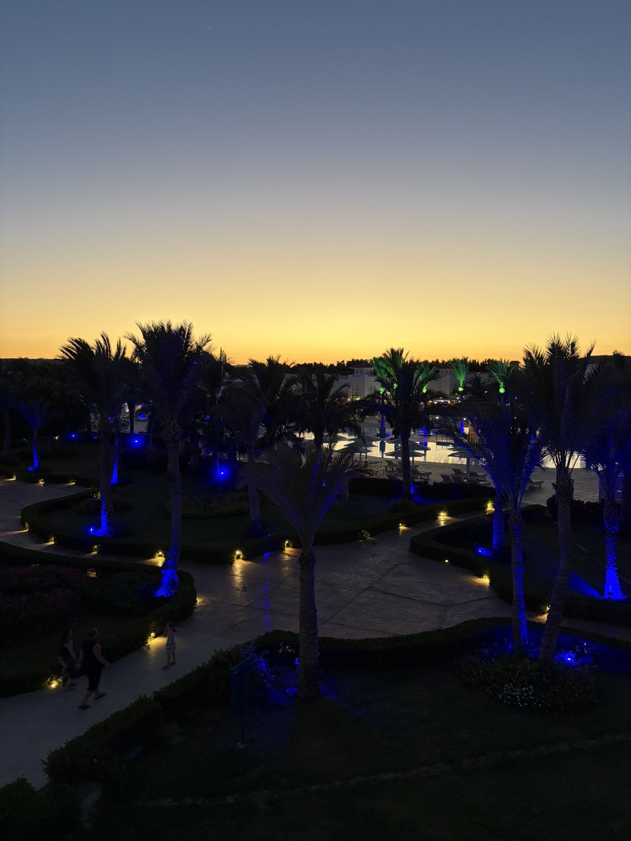 vezio73's tweet photo. #sunset https://t.co/lDzfkPWvF6