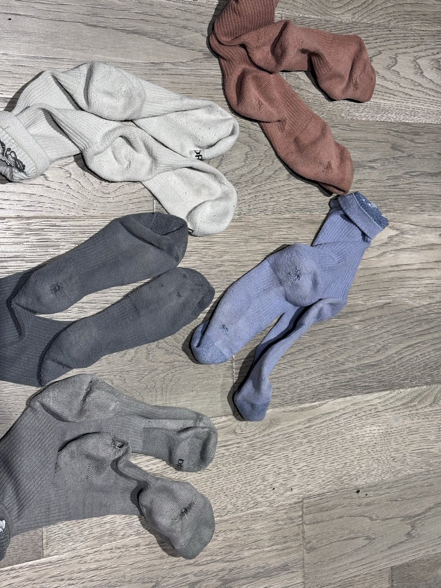 IanL619's tweet photo. @nikestore @Nike Been a fan of your everyday plus for years, (currently have 50+) Recently, the socks do not last. Each laundry cycle, I’m throwing out a few pairs due to holes. Can’t keep spending $5 a pair only to last a few times. Have you changed how these are made? https://t.co/5Q6UOF05fj
