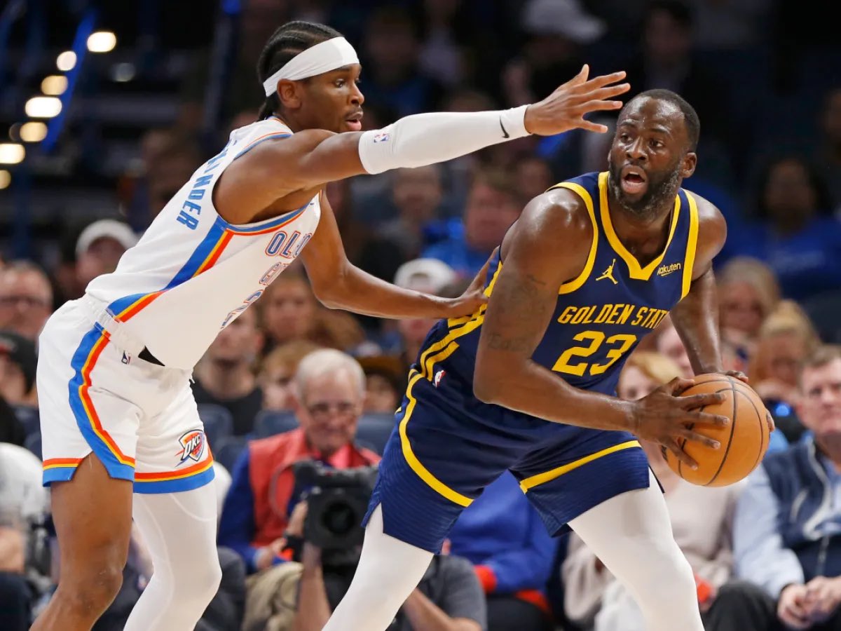 oklahoma_br's tweet photo. Draymond Green sobre o Shai 🗣️

“Shai, você alcançou um novo nível de grandeza, meu cara. você tem a mídia esportiva saindo e falando sobre o que eles não gostam na sua grandeza, como se o SGA estivesse correndo para cima e para baixo na quadra com o apito na boca chamando falta para si mesmo.

Vocês acham que a NBA é tão fácil assim, a ponto de esse cara só se jogar no chão e ir para a linha de lance livre e se tornar o MVP consecutivo? Vamos mesmo simplificar a NBA a esse ponto?”
